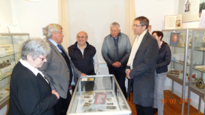 Im Museum von links: Dr. Lübcke, Karl Honikel, x, Dr. Koch